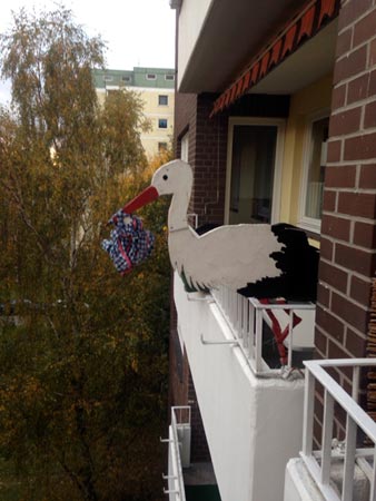 Der Storch wurde von unserem Team 'installiert'. &copy; F2946