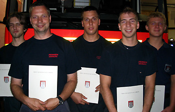 Die beförderten Kameraden der Einsatzabteilung der FF Öjendorf.