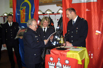 Ehrung von Uwe Wulf durch Wehrfhrer Jan Wiedenmann.