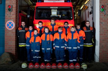 Gruppenfoto der Jugendfeuerwehr jendorf 2013 mit den Betreuern. © Helmut Voeckler