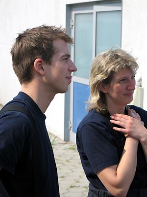 Olli und Britta haben die Ausbildung zum Feuerwehrmann bzw. zur Feuerwehrfrau der Freiwilligen Feuerwehr Öjendorf gerade erfolgreich bestanden.