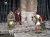 Verkleidete 'R�mer' am Kolosseum.
