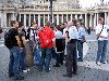 Kurze Besprechung auf dem Petersplatz, kurz vor dem Besuch im Dom.