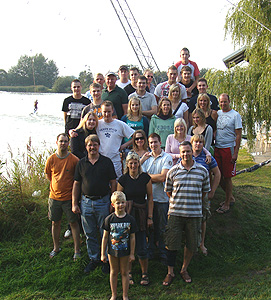 Gruppenfoto FF jendorf mit Partnern und Partnerinnen.